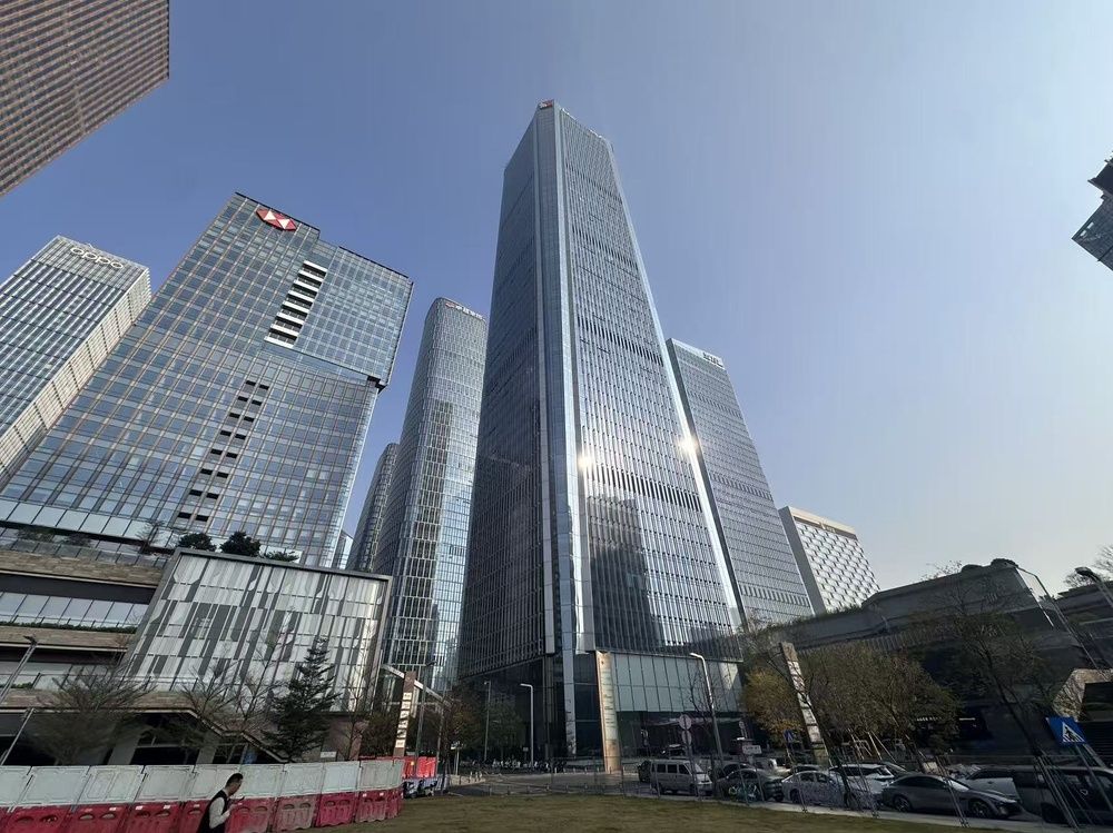 前海鸿荣源中心外观图1